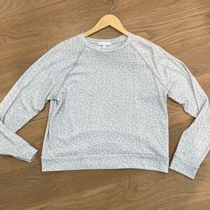 Beyond yoga white leopard print crew neck